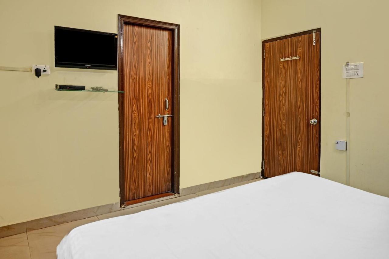 Oyo 7498 Hotel Aparajita Varanasi Exterior photo