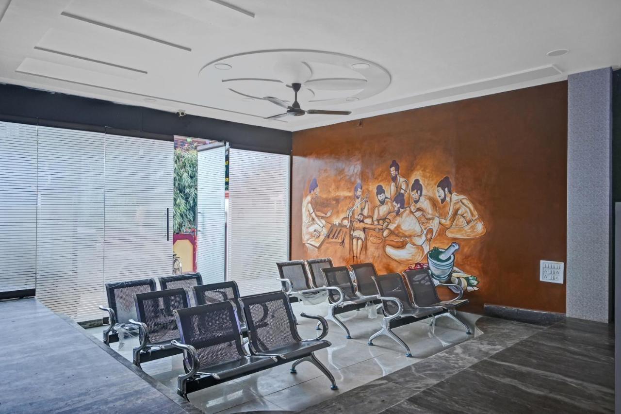 Oyo 7498 Hotel Aparajita Varanasi Exterior photo