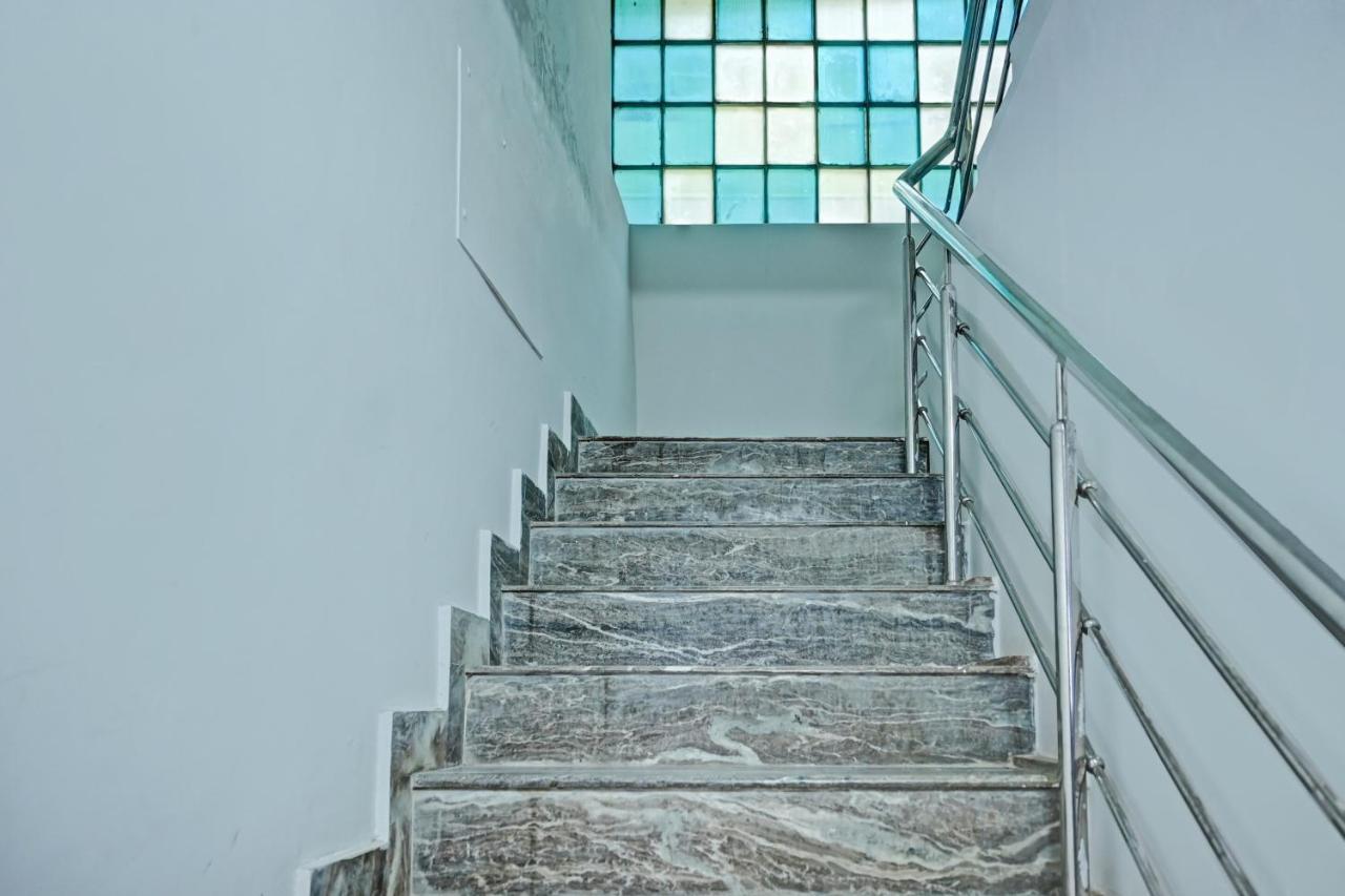 Oyo 7498 Hotel Aparajita Varanasi Exterior photo